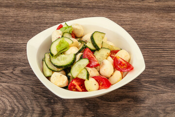 Salad with vegetables and mozzarlla