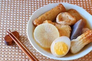 9種の具材の入ったおでん　日本の冬の料理