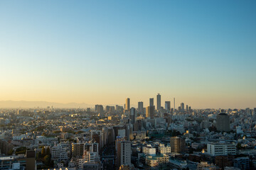 Naklejka na ściany i meble 東京都文京区後楽園から見る夕方の東京の都市景観