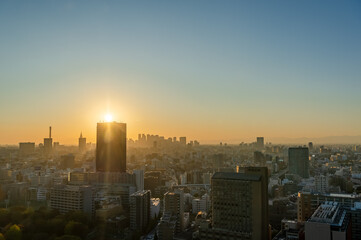 東京都文京区後楽園から見る夕方の東京の都市景観