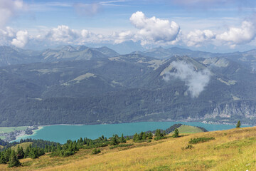 Obraz premium Looking down at Lake Wolfgang, seen from the Schafberg
