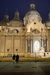 Obraz premium Very famous square where the basilica del pilar is located in Zaragoza, Spain.