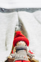 Figurine lutin en bois et laine mignonne en décoration pour les fêtes de Noël
