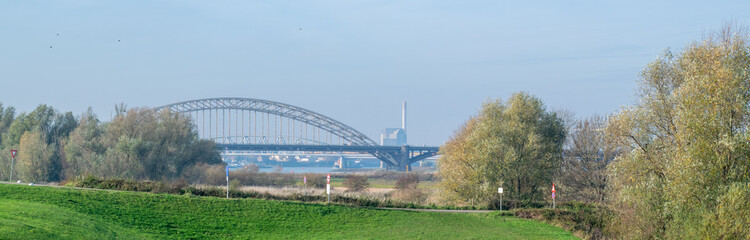 Fototapeta na wymiar The Waalbridge in Nijmegen