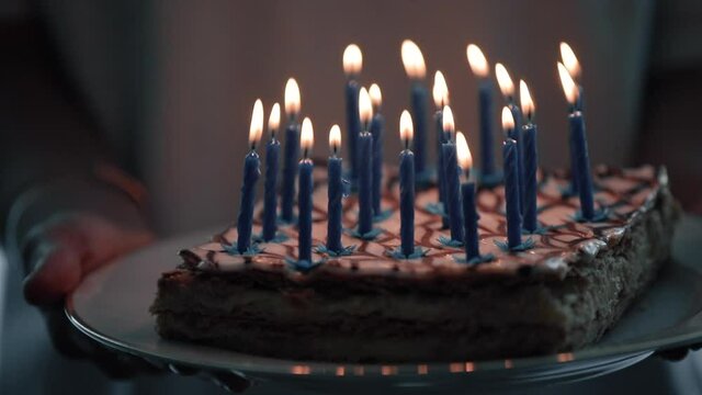 G&acirc;teau d'anniversaire et Bougies
