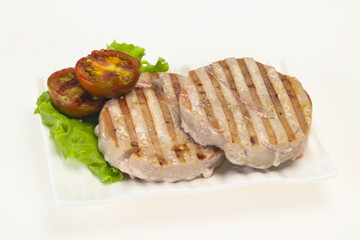 Grilled tuna steak with kumato
