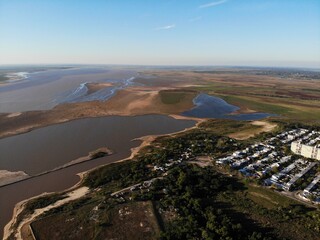 fotos aereas del barrio el pozo contrastando con la bajante histórica de la laguna setubal en la...
