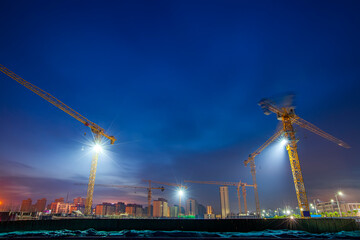 The building site is in the evening