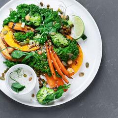 Grilled pumpkin salad with vegetables