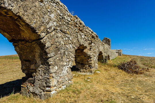 Tarquinia acquedotto settecentesco delle Arcatelle, Viterbo, Lazio, Italia