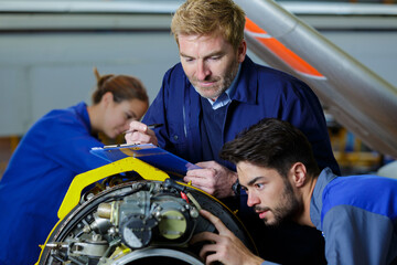 aviation mechanical engineering intern supervised by trainer