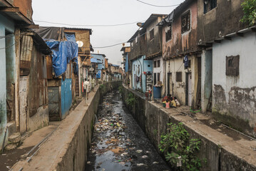 Fototapeta na wymiar Dharavi is the largest slum in the world in the city of Mumbai in western India