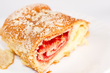 bun with jam