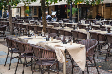 Terrazas de restaurante vacias