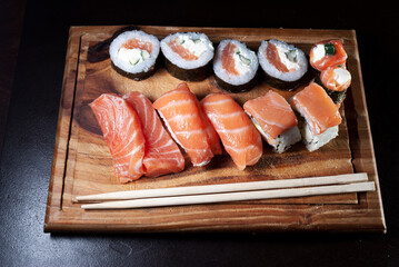 comida japonesa de sushi. Vista superior del surtido de sushi.