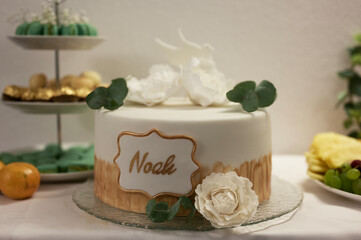 Birthday cake with the Name Noah on it