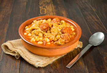 Callos con garbanzos
