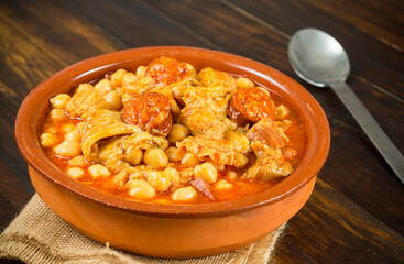 Callos con garbanzos