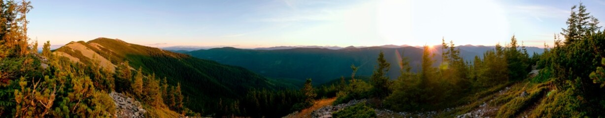 Obraz premium Colourful Sunset Over Panoramic Mountain