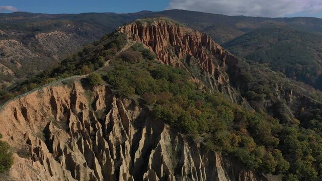 Pyramiden von Stob in Bulgarien | Luftvideo von den Pyramiden von Stob | Bulgarien aus der Luft