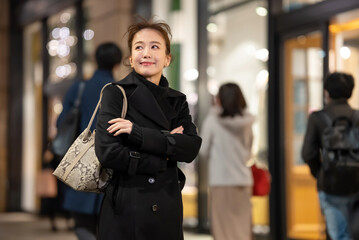 女性・ビジネスウーマン・ショッピング