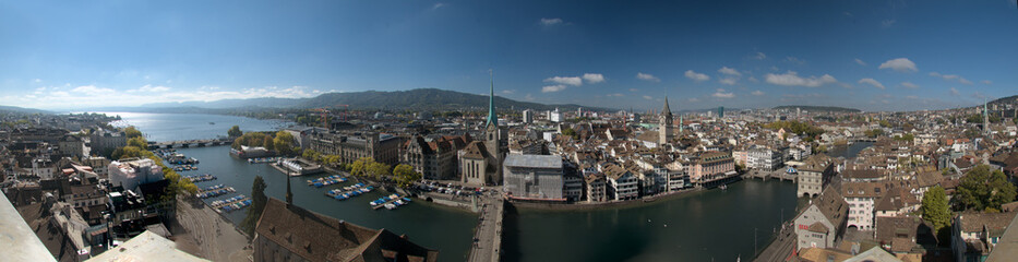 Fototapeta na wymiar View of Zürich from the Great Minster on a sunny Autumn day