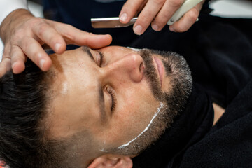 Big Close detailing a beard shave