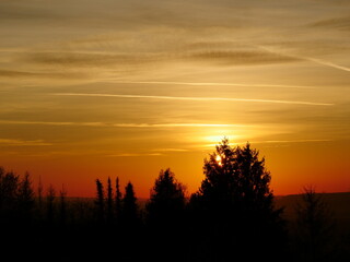 Sonnenuntergang hinter dem Glauberg im November
