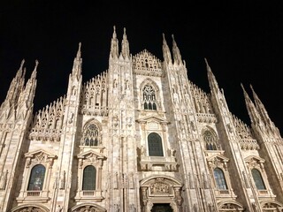 Fototapeta premium Duomo di Milano in notturna