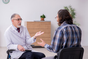 Doctor visiting patient in the hospital