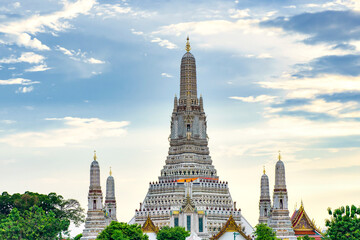 Fototapeta premium Grand Pagoda of Wat Arun Temple, One of Most Famous Tourist Destination of Bangkok, Thailand