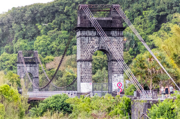 Vieux pont suspendu de la rivière de l’Est, île de la Réunion 