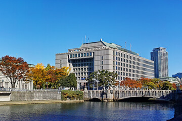 水都大阪 土佐堀川に架かる淀屋橋と大阪市役所