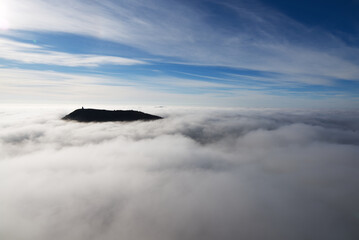 Obraz premium Escursione sul Monte Chiampon in autunno con vista sul Monte Cuarnan