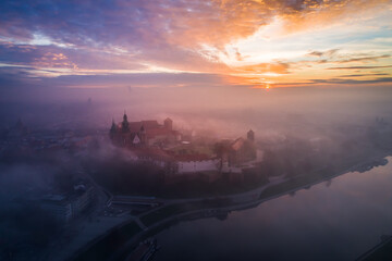 Wschód słońca nad Wawelem