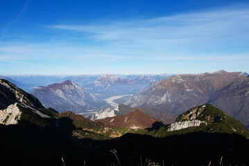 Escursione sul Monte Chiampon in autunno con vista sul Monte Cuarnan
