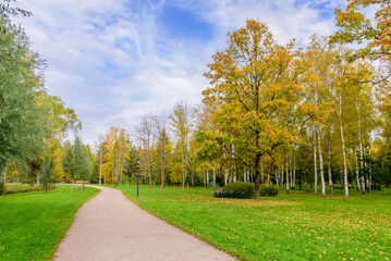 Fototapeta premium Sightseeing of Saint Petersburg. Picturesque Park in autumn in Gatchina town, a suburb of Saint Petersburg, Russia