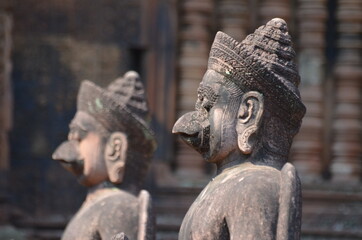 Fototapeta na wymiar Banteay Srei Temple's zoomorfas hindues deities in Angkor, Cambodia