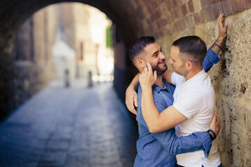 Fototapeta na wymiar Gay couple hugging in a romantic moment outdoors