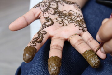 henna tattoo on hands