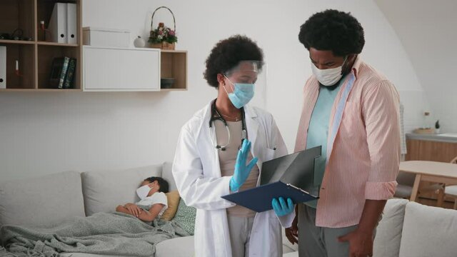 Home healthcare nurse reviews plan of care with father of sick boy