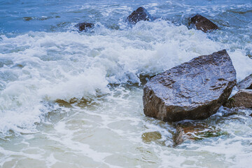 Sea and waves. Summer coastline. - 392591802