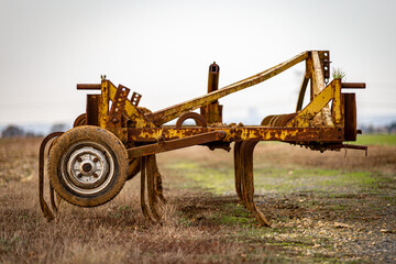 Charette campagne steampunk rouille rust orange roue griffe