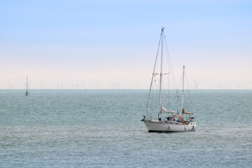 Fototapeta premium Un petit voilier à la Mer du Nord