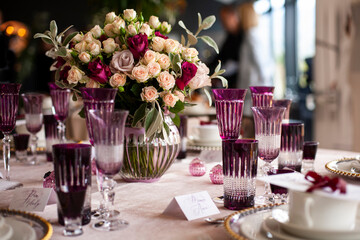Różowa dekoracja stołu - obrazy, fototapety, plakaty