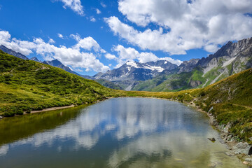 Fototapeta na wymiar Lake of the nail, Lac du clou, in Pralognan, french alps