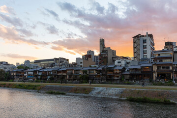 Obraz premium 夕日の鴨川