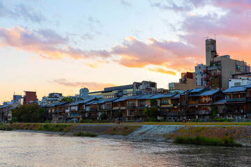 Obraz premium 夕日の鴨川