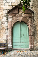 Fototapeta na wymiar Porte ancienne à Caunes-Minervois, France