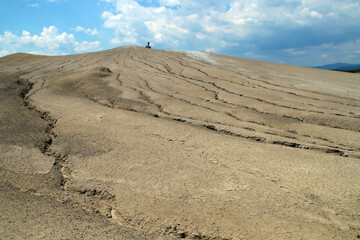 Volcanes de lodo (rumano: Vulcanii Noroiosi) de Berca en Rumanía. Es un espacio geológico...